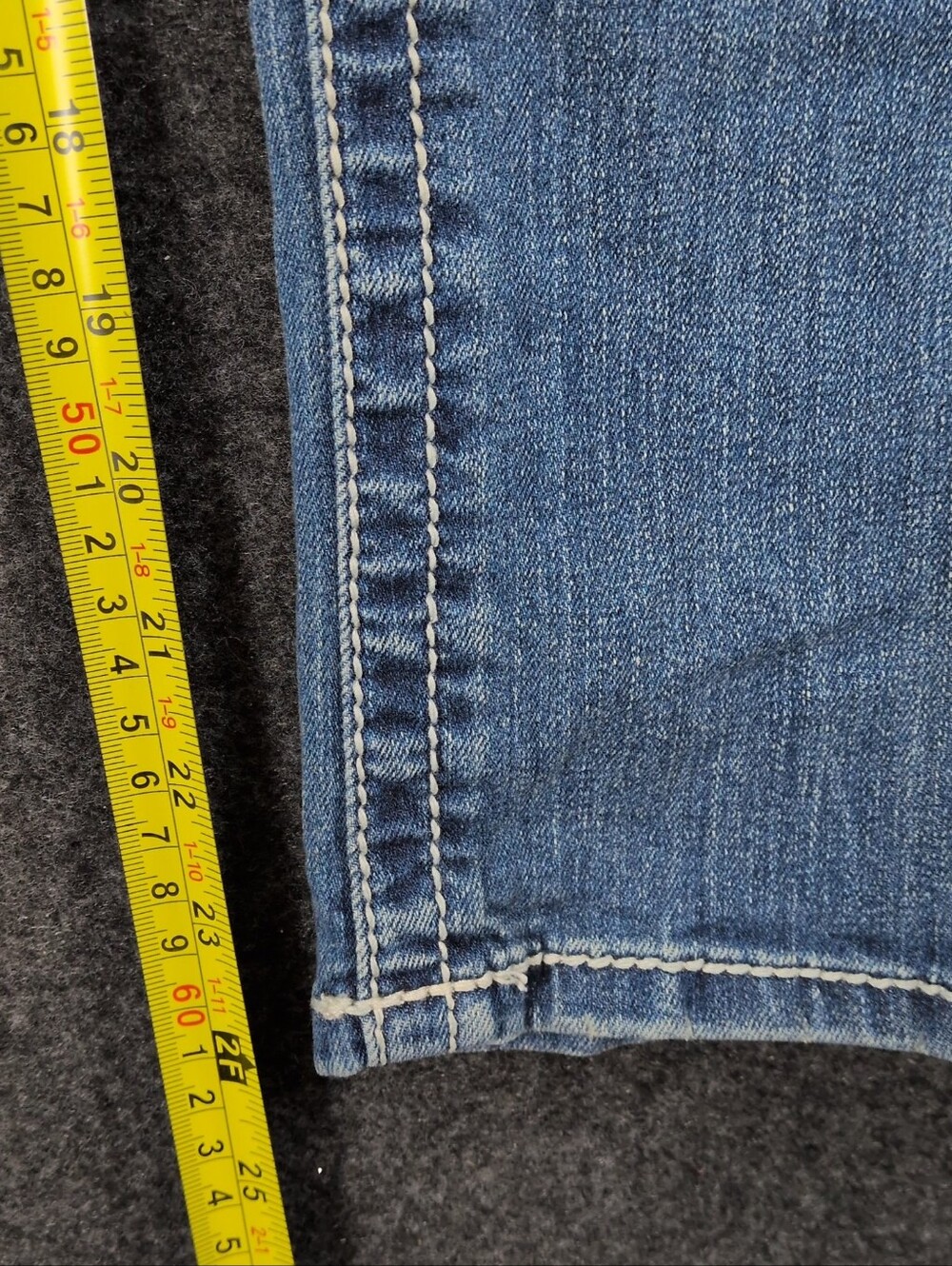 Miss Me Boyfriend Capri Distressed Jeans Size 29 - Picture 6 of 11